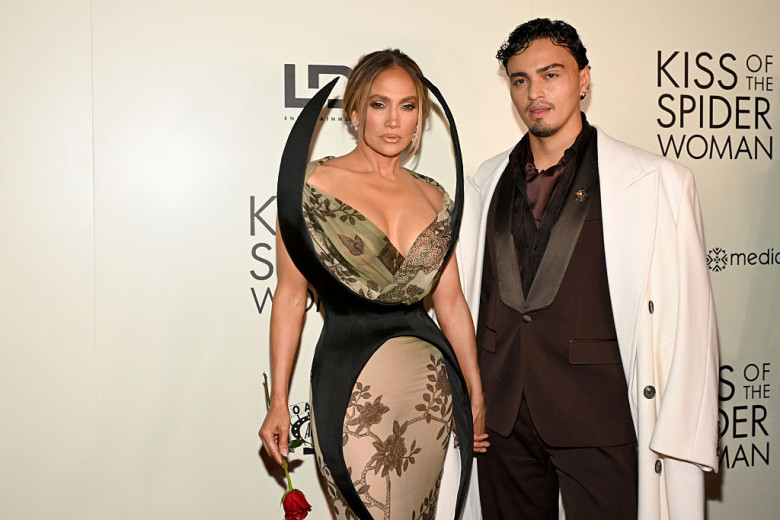Tonatiuh, Jennifer Lopez