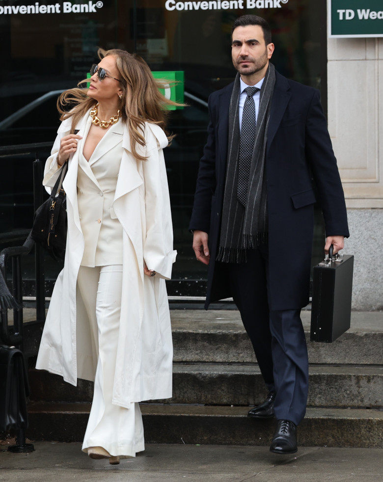 Jennifer Lopez Films 'Office Romance' In Hoboken