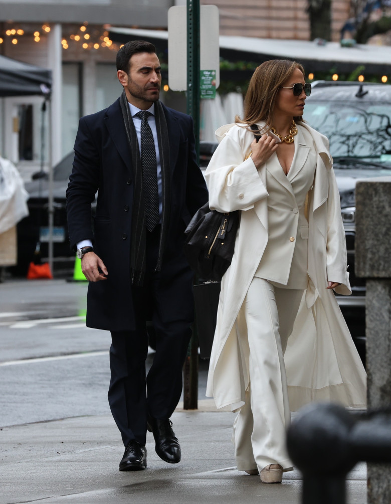 Jennifer Lopez Films 'Office Romance' In Hoboken