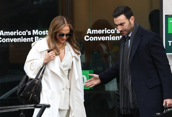 Jennifer Lopez Films 'Office Romance' In Hoboken