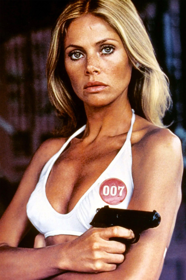 Britt Ekland, în "The Man with the Golden Gun"