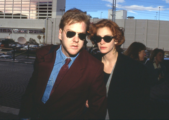 Kiefer Sutherland and Julia Roberts during NATO Showest annual theatre owners convention at Ballys Hotel in Las Vegas, Nevada February 07, 1991 Credit: Ralph Dominguez/MediaPunch