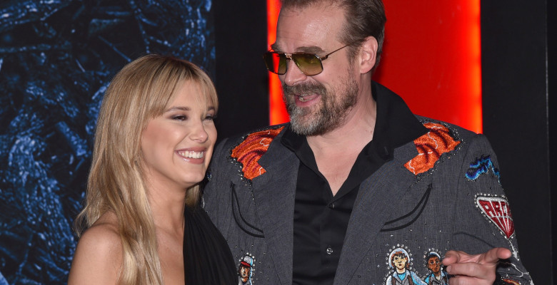 Millie Bobby Brown și David Harbour/ Profimedia