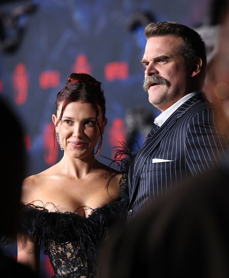 Millie Bobby Brown și David Harbour