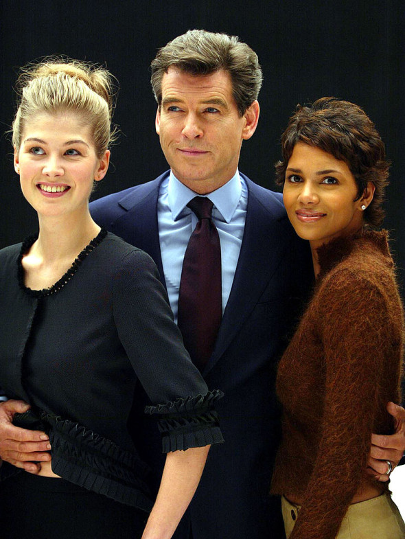 Rosamund Pike, Pierce Brosnan și Halle Berry
