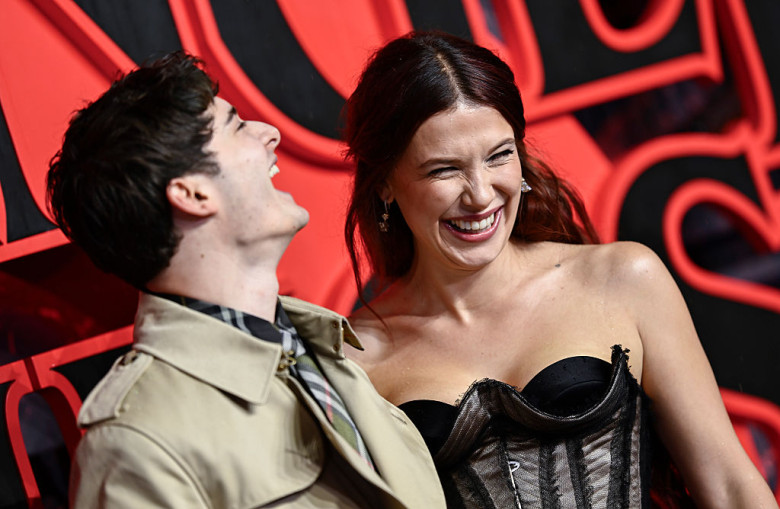 Noah Schnapp și Millie Bobby Brown