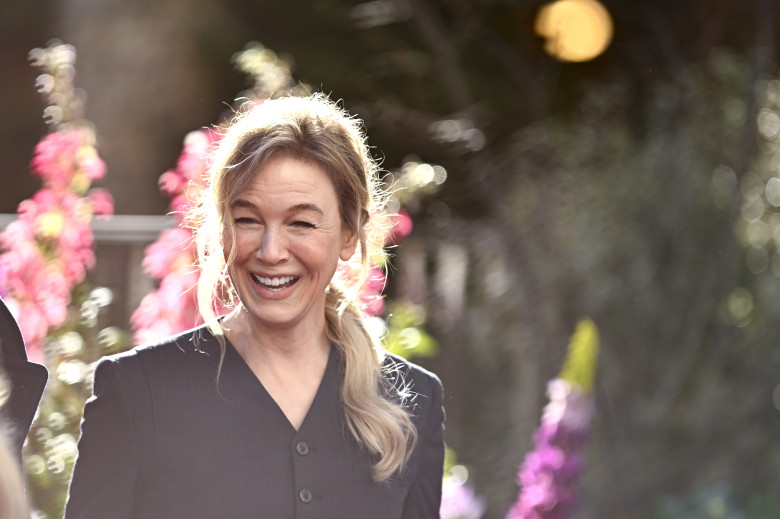 "Bridget Jones" Scenes In The Square Statue Unveiling - Special Access