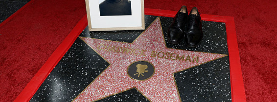 Chadwick Boseman stea pe Hollywood Walk Of Fame