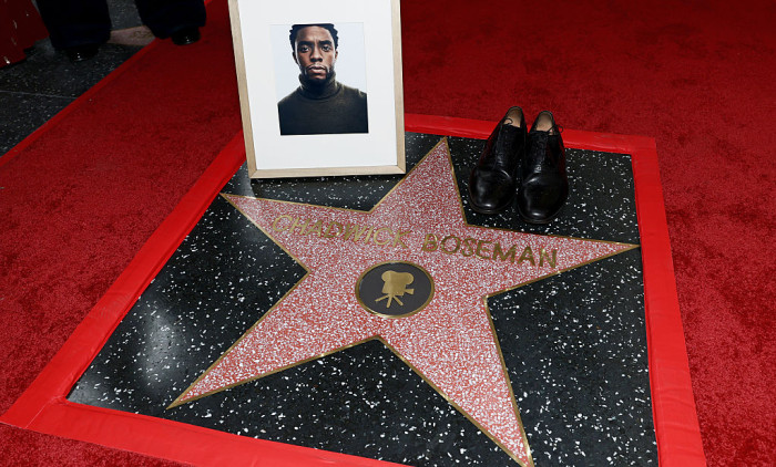 Chadwick Boseman stea pe Hollywood Walk Of Fame
