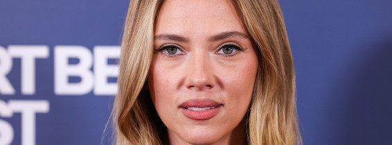 NEWPORT BEACH, ORANGE COUNTY, CALIFORNIA, USA - OCTOBER 19: American actress, singer, and model Scarlett Johansson wearing Prada arrives at the 26th Annual Newport Beach Film Festival Honors And Variety's 10 Actors To Watch held at the Balboa Bay Resort o