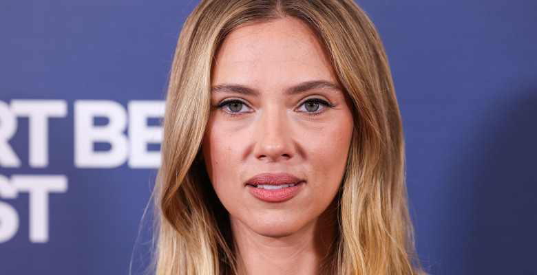 NEWPORT BEACH, ORANGE COUNTY, CALIFORNIA, USA - OCTOBER 19: American actress, singer, and model Scarlett Johansson wearing Prada arrives at the 26th Annual Newport Beach Film Festival Honors And Variety's 10 Actors To Watch held at the Balboa Bay Resort o
