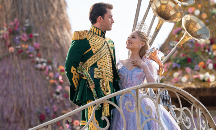 Ariana Grande și Jonathan Bailey/ Profimedia