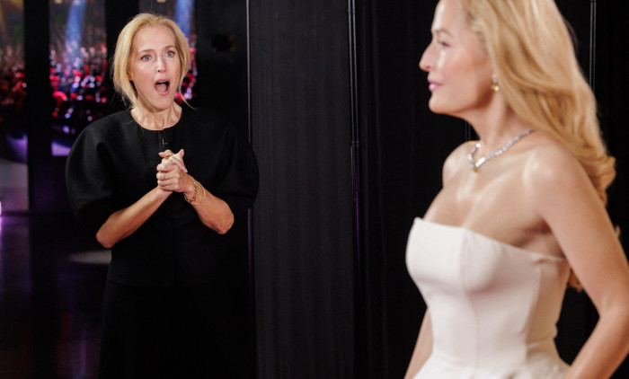 Reacția virală a lui Gillian Anderson când și-a văzut dublura de ceară/ Profimedia