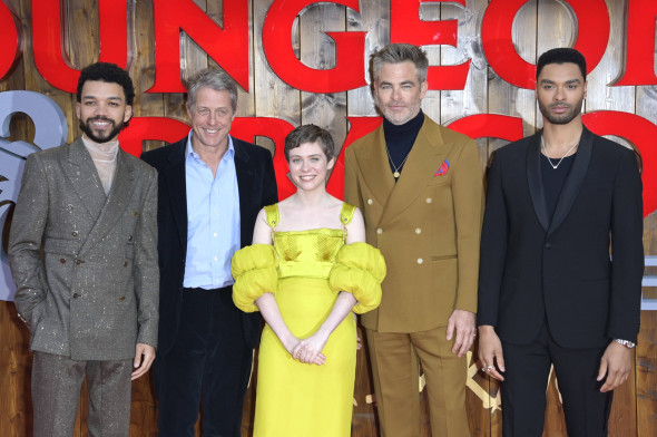 Justice Smith, Hugh Grant, Sophia Lillis, Chris Pine und Rege-Jean Page beim Special Screening des Kinofilms Dungeons &amp;