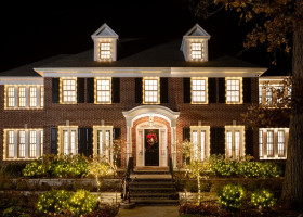 A Holiday Wish Come True! The Real-Life &apos;Home Alone&apos; House is Now Bookable on Airbnb.