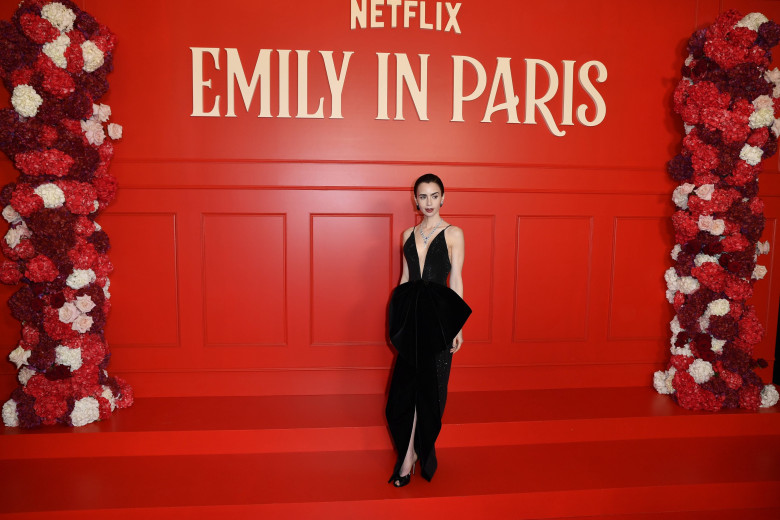 Lily Collins la premiera sezonului 5 din „Emily in Paris”/Profimedia