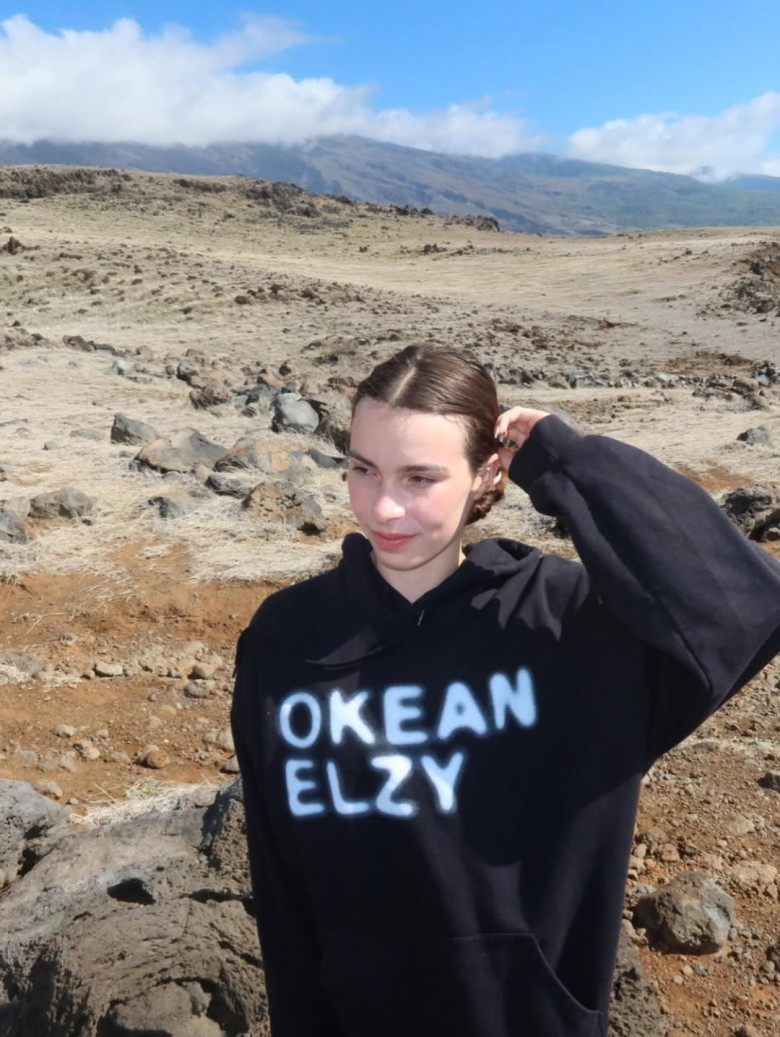 anya, iubita lui roan stone (2)