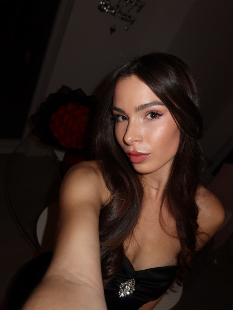 anya, iubita lui roan stone (3)