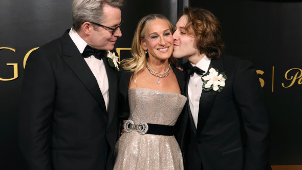 Sarah Jessica Parker, o mamă emoționată. Fiul ei a susținut-o la Golden Eve, unde a fost onorată cu premiul „Carol Burnett”