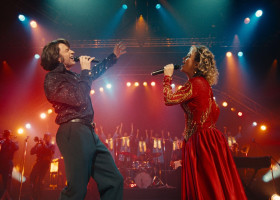 Kate Hudson și Hugh Jackman, "Song Sung Blue"