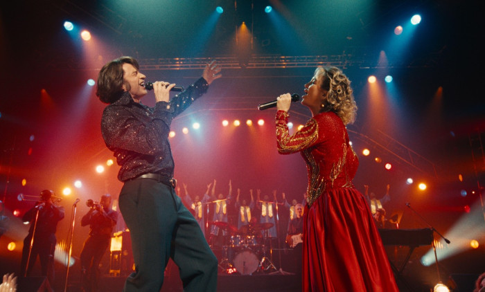 Kate Hudson și Hugh Jackman, "Song Sung Blue"