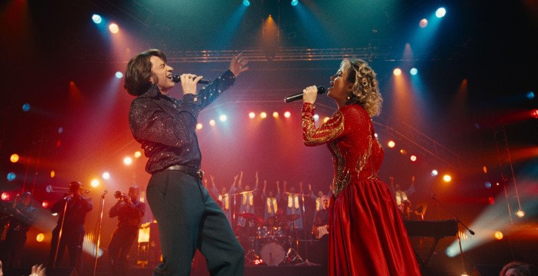 Kate Hudson și Hugh Jackman, "Song Sung Blue"