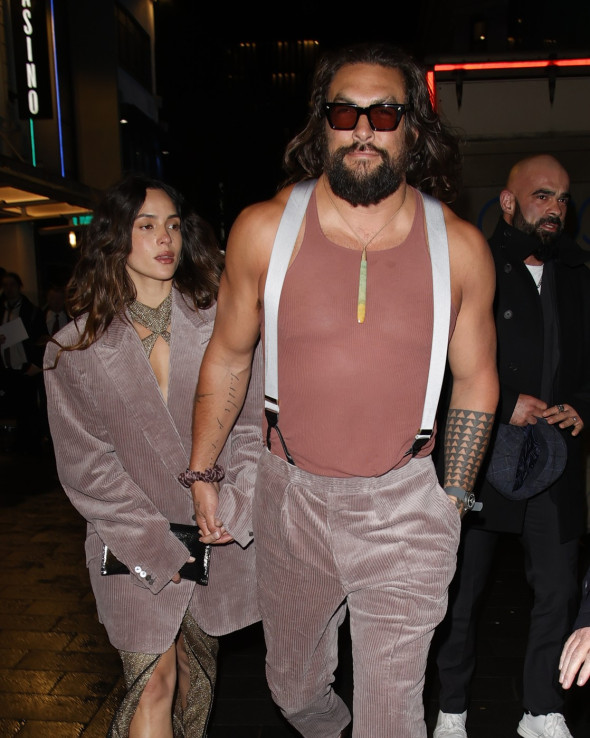 Jason Momoa și Adria Arjona (1)