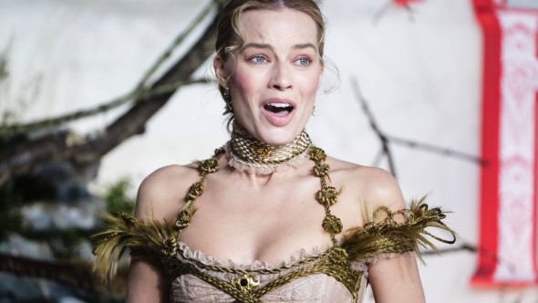 Margot Robbie a dârdâit în rochie transparentă și subțire ca o foiță, în ploaia londoneză. Jacob Elordi a protejat-o ca un gentleman