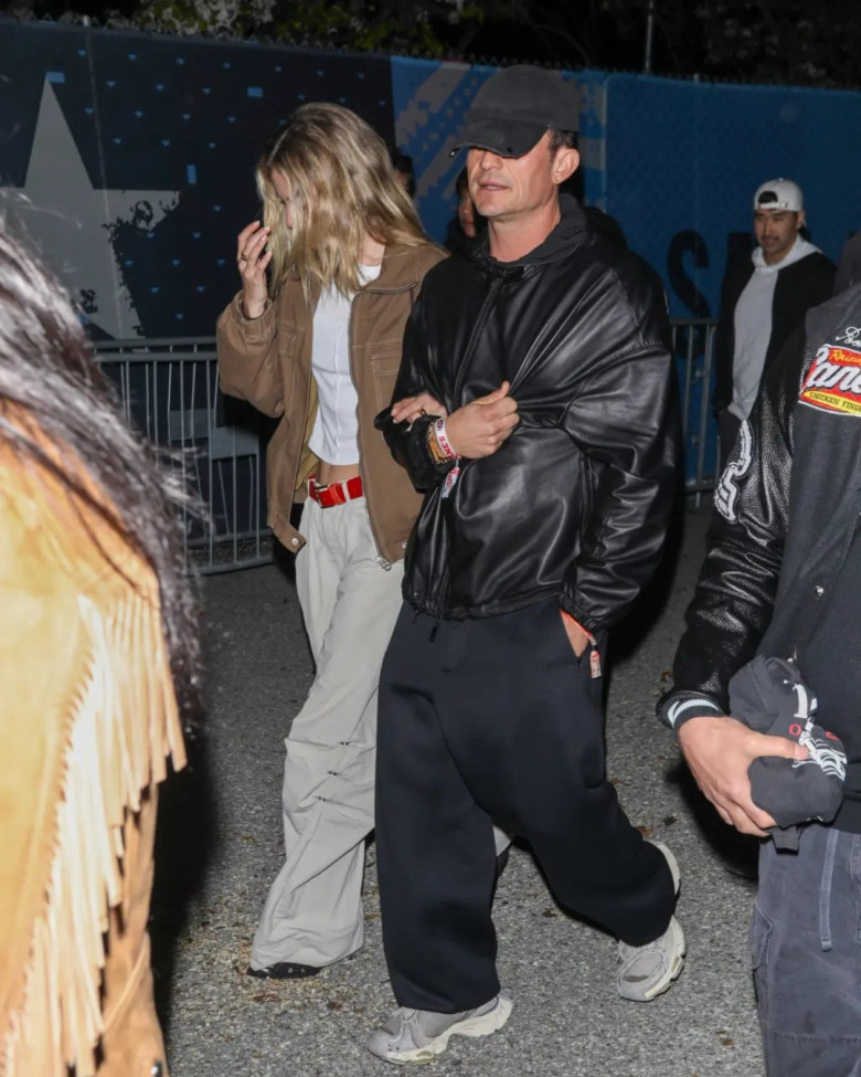 Orlando Bloom, surprins la brațul unui model elvețian/ Foto: Facebook Page Six