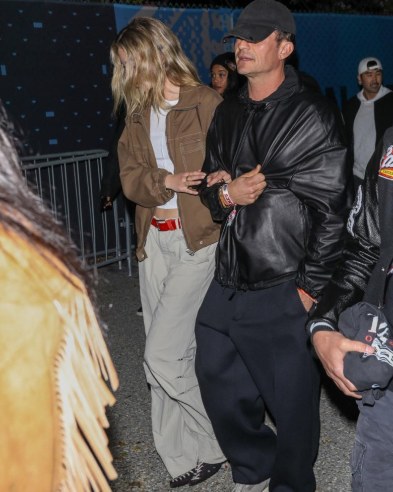 Orlando Bloom, surprins la brațul unui model elvețian/ Foto: Facebook Page Six