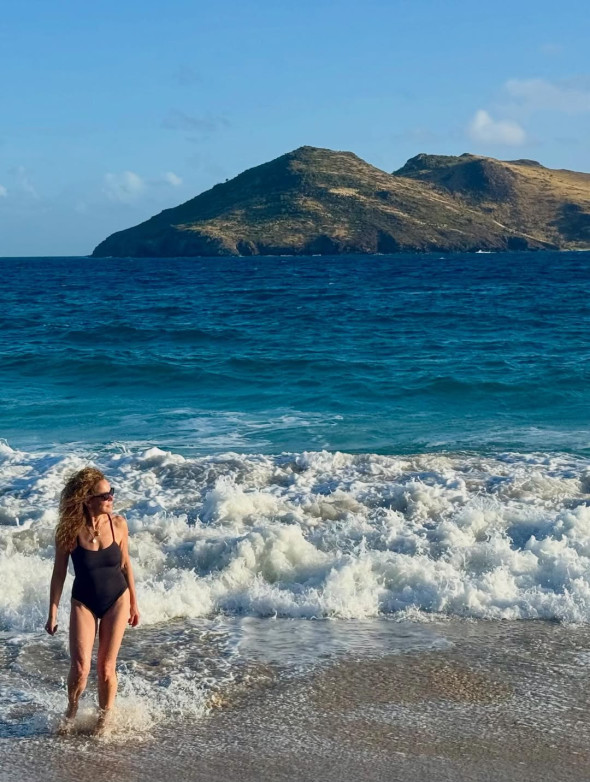 jennifer grey in costum de baie (1)