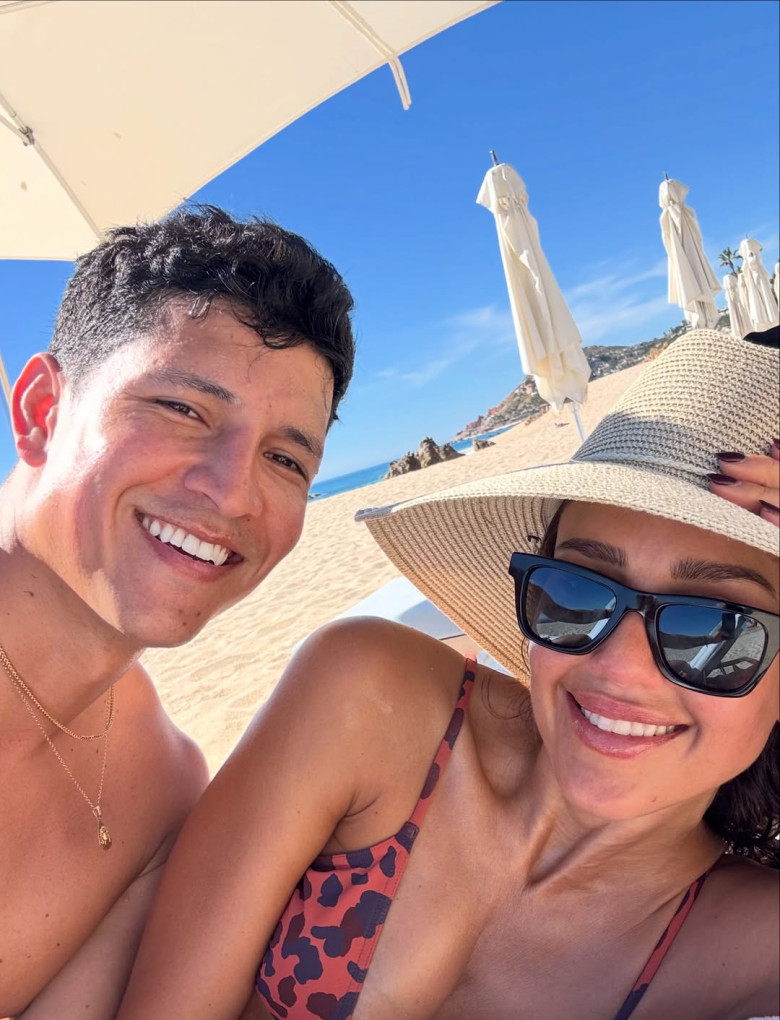 jessica alba si danny ramirez (3)