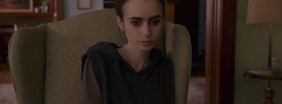 Lily Collins în filmul „To The Bone”/ Profimedia