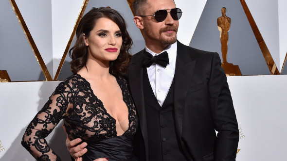 El a cucerit-o cu un ceai, ea cu glume obraznice. Soția lui Tom Hardy face comentarii rare despre căsnicia lor