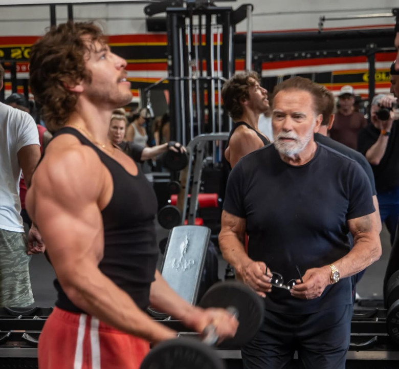 Joseph Baena si Arnold Schwarzenegger (2)