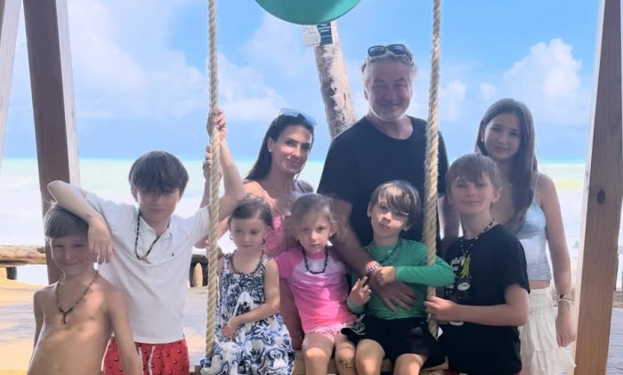Alec Baldwin și Hilaria, alături de copiii lor/ Foto: Instagram