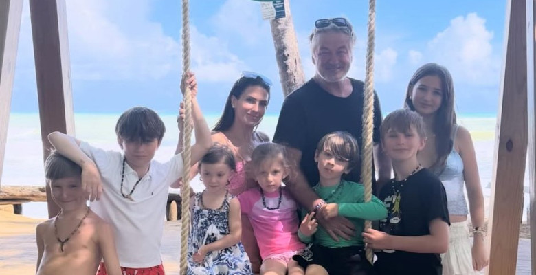 Alec Baldwin și Hilaria, alături de copiii lor/ Foto: Instagram