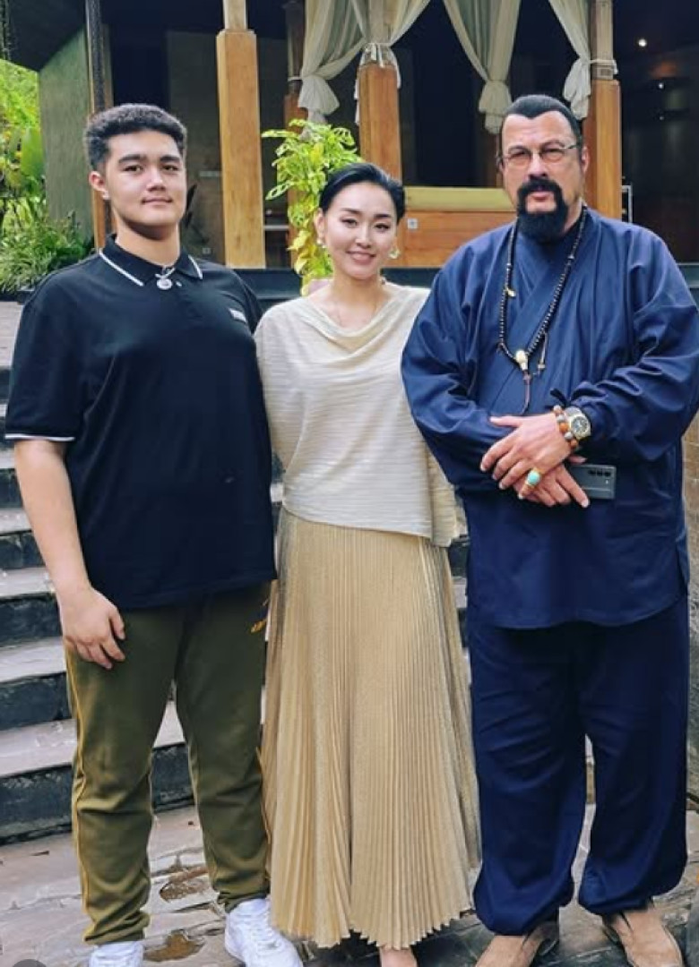 steven seagal, sotia si fiul lor