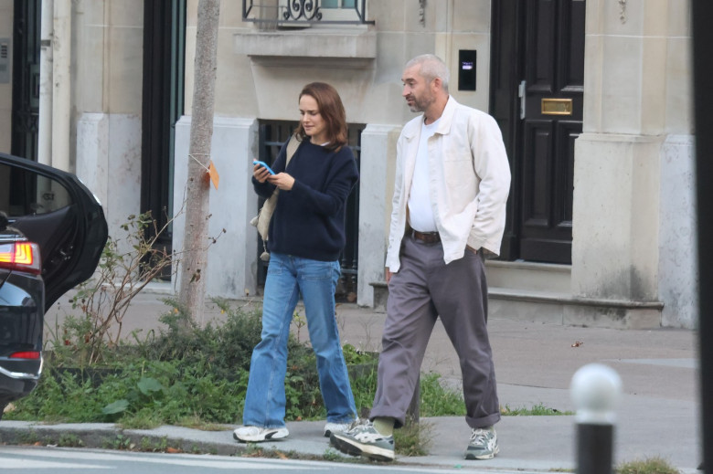 Natalie Portman And Tanguy Destable Take A Beautiful Stroll In Paris - 30 Sep 2025
