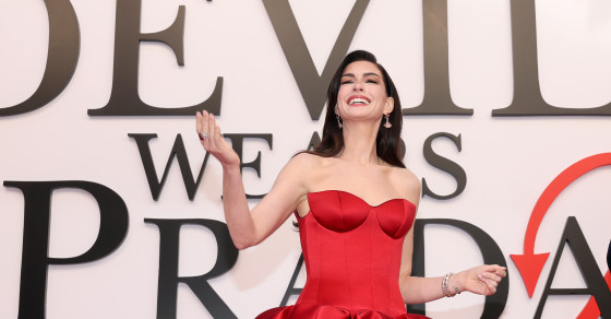Anne Hathaway recunoaște că nu a fost prima alegere pentru „Devil Wears Prada”: „Am numele lor sunt tatuate pe creier”