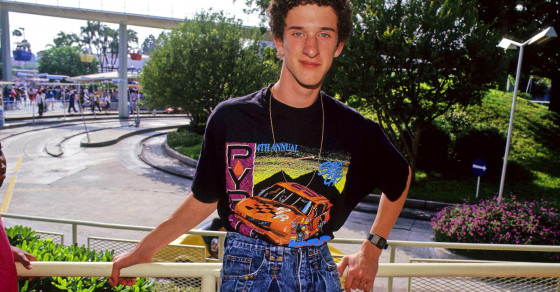 Dustin Diamond, plătit cu o sumă mizeră pentru reluările "Salvați de clopoțel". Cecul primit de Screech, dezvăluit de un prieten