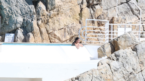 Michelle Rodriguez, apariție spectaculoasă în Antibes. „Letty” din „Fast and Furious”, în costum de baie la piscina hotelului