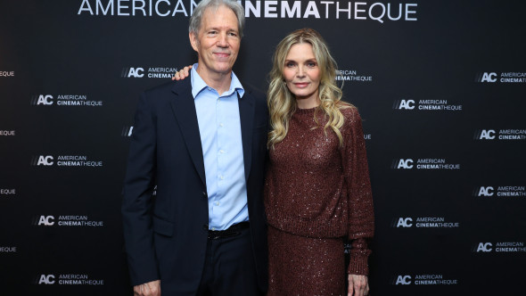 Sunt căsătoriți de 33 de ani. Michelle Pfeiffer și soțul ei, doi îndrăgostiți pe covorul roșu la un eveniment în LA