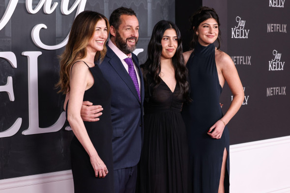 HOLLYWOOD, LOS ANGELES, CALIFORNIA, USA - NOVEMBER 11: American actress and former model Jackie Sandler, hubsand/American actor and comedian Adam Sandler with daughters/American actresses Sadie Sandler and Sunny Sandler arrive at the Los Angeles Premiere