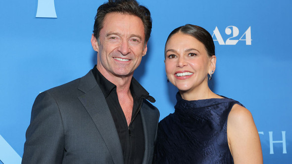 Hugh Jackman, criticat dur de fani după ce a făcut publică o fotografie în care apare alături de Sutton Foster: „Este stânjenitor!”