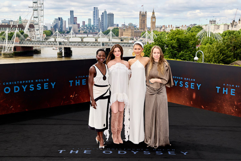 Lupita Nyong'o, Anne Hathaway, Zendaya și Samantha Morton