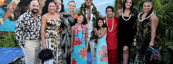 Dwayne Johnson, alături de întreaga familie la premiera „Moana”/ Profimedia