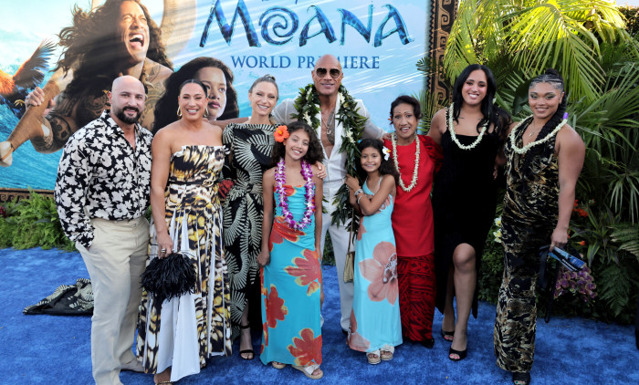 Dwayne Johnson, alături de întreaga familie la premiera „Moana”/ Profimedia
