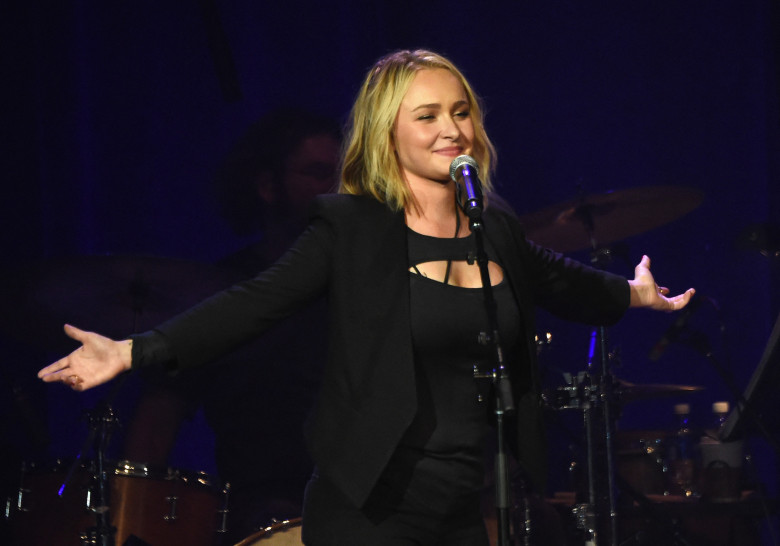 Hayden Panettiere (11)