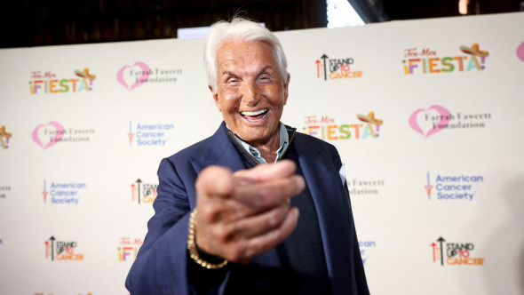 George Hamilton și-a pierdut complet memoria după o operație. A fost nevoit să-și citească autobiografia: “Ca să aflu cine eram”